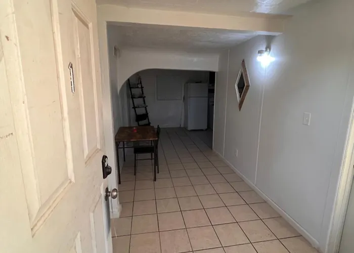 Value Red Homestay Phoenix